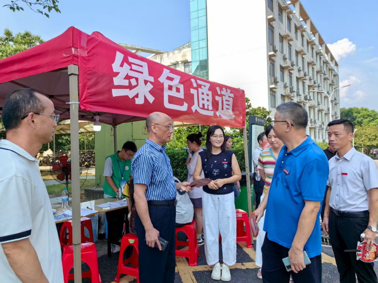 “绿色通道”护航2025级新生顺利入学报到